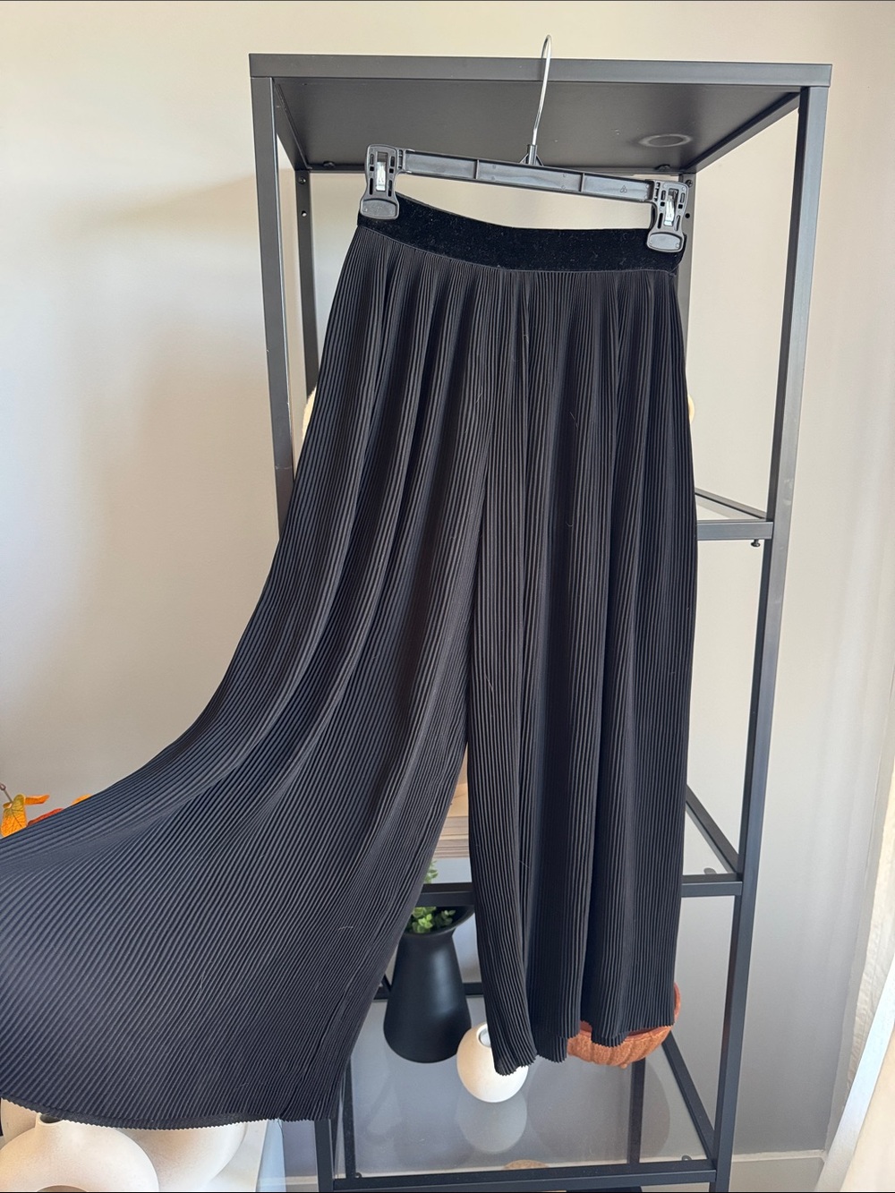 040.zara women Black Pleated Wide-Leg Bottoms